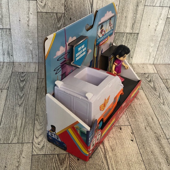 Spinmaster - Disney Junior Firebuds Violet & Axl Figure & Ambulance Vehicle Set - Picture 4 of 6